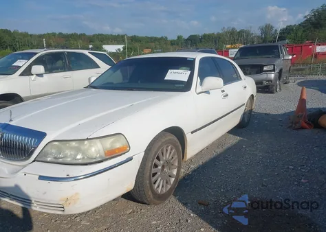 2003 Lincoln Town Car Executive из США, поврежденный, VIN 1LNHM81W93Y703123